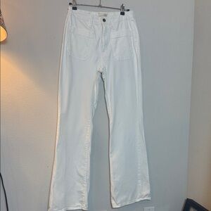Elegant White Flare Jeans for Women size 6 r universal thread